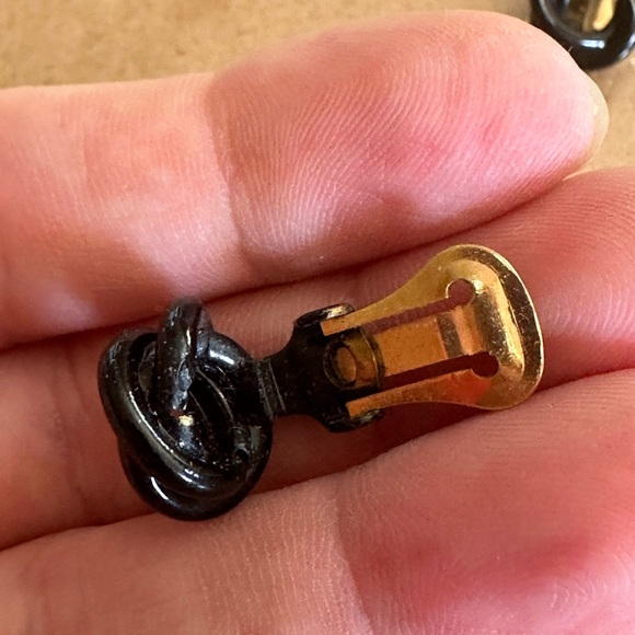 Vintage Round Black Twisted Circle Clip On Earrings. - Picture 4 of 5